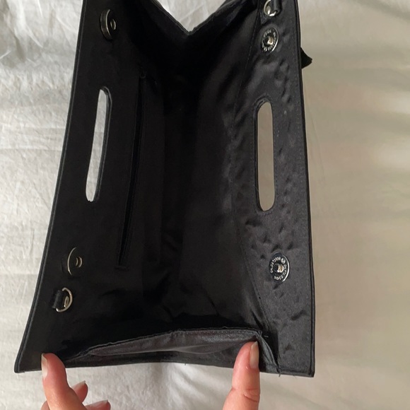 Clutch purse with handle - Picture 4 of 6